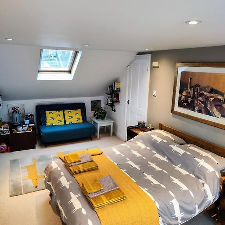 Large Light Loft Room - En Suite Hove Extérieur photo
