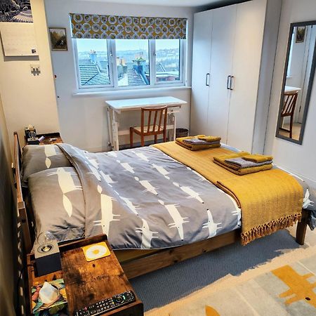Large Light Loft Room - En Suite Hove Extérieur photo