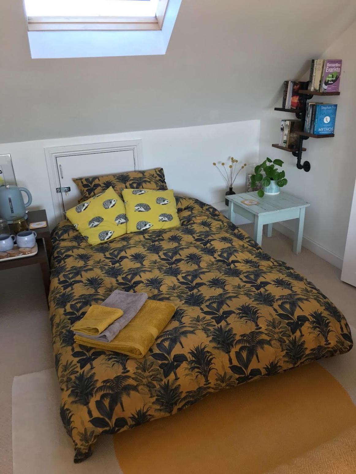 Large Light Loft Room - En Suite Hove Extérieur photo