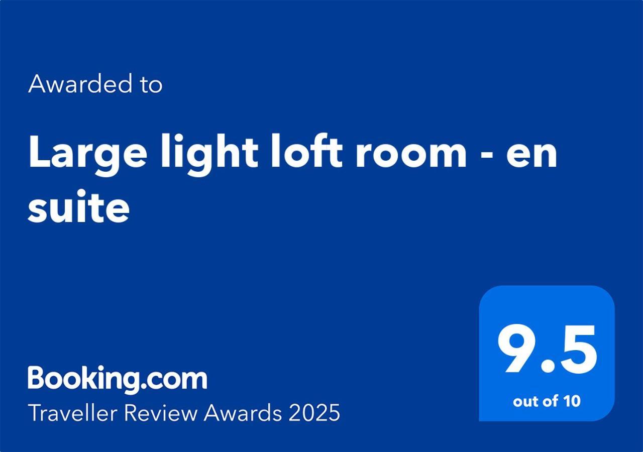 Large Light Loft Room - En Suite Hove Extérieur photo